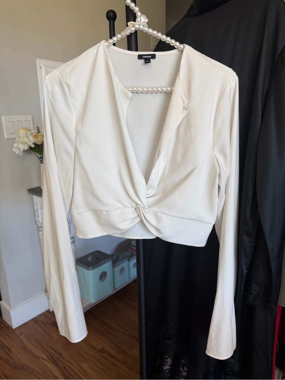 Express Cropped Twist Front Blouse White Small Like New